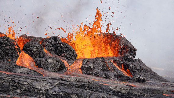 Недалеко от столицы Исландии началось извержение вулкана