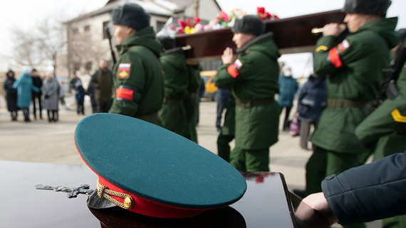 Право на получение мер поддержки независимо от состава членов семьи и совместного проживания «позволит повысить уровень социальной защищенности супруги погибшего ветерана», отмечается в пояснительной записке к новому законопроекту