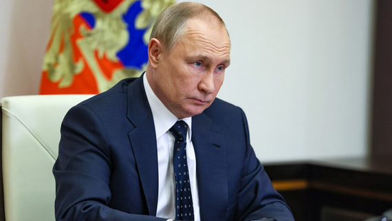 Путин разрешил банкам не работать с валютой стран, заморозивших их активы