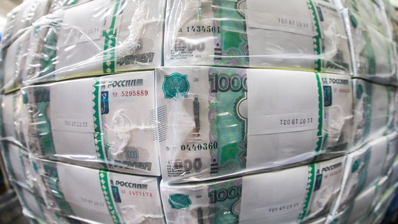 Нестабильный курс рубля повысил волатильность ФНБ. Есть ли риски для экономики?