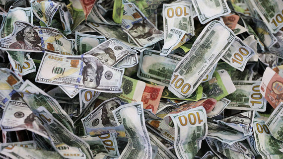 Физлица в июле закупили на Мосбирже рекордный объем валюты