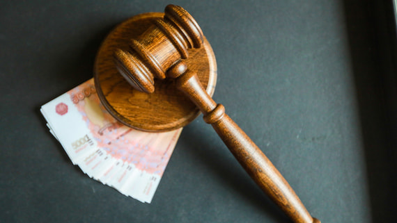 Суд обязал «Тинькофф» вернуть клиенту 1,3 млн рублей прибыли на операциях с валютой