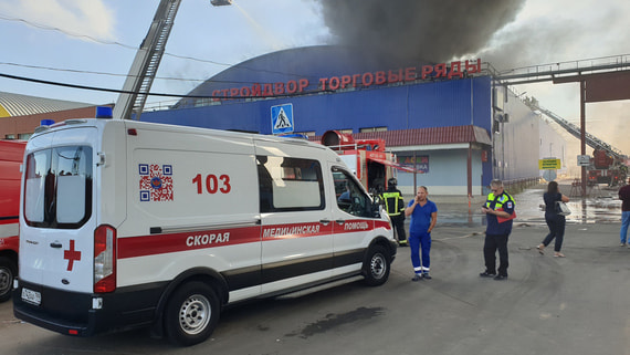 В результате пожара на складе на севере Москвы погиб один человек