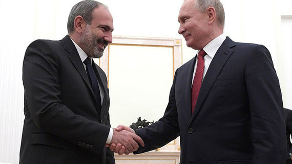 Путин обсудил с Пашиняном обстановку в Карабахе