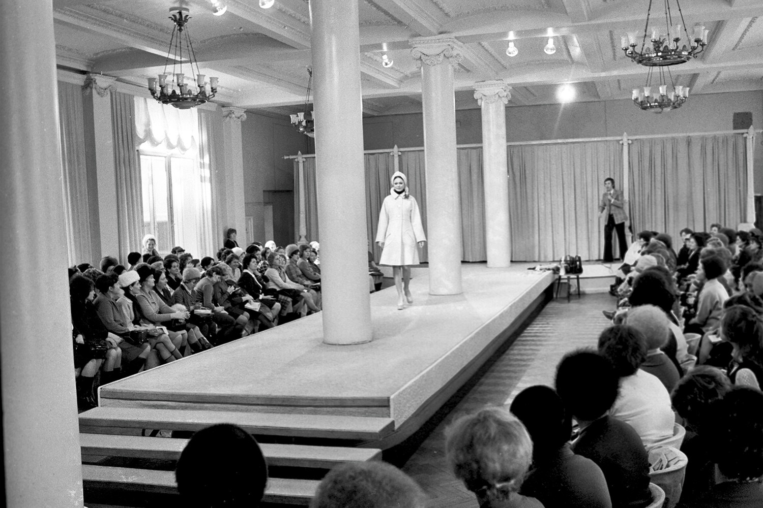 ОДМО проводил показы для «развития вкуса» у населения, выпускал собственный журнал мод и альбомы с выкройками