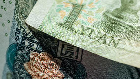 Брокеры предупредили ЦБ о возможных искажениях курса юаня из-за резкого отказа от доллара и евро