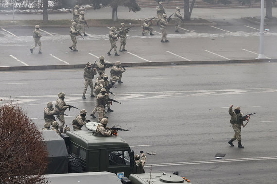 Военным Казахстана разрешили стрелять по бандитам без предупреждения