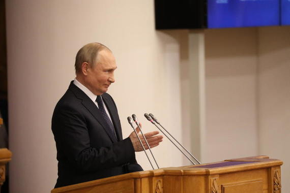 Путин поздравил Карла III со вступлением на престол
