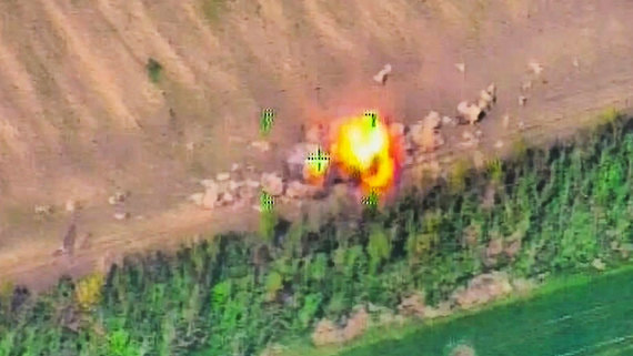 Минобороны: российский вертолет Ми-35 уничтожил бронетанковую колонну ВСУ под Изюмом