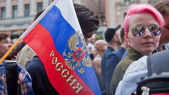 Две трети российских школьников считают себя патриотами России