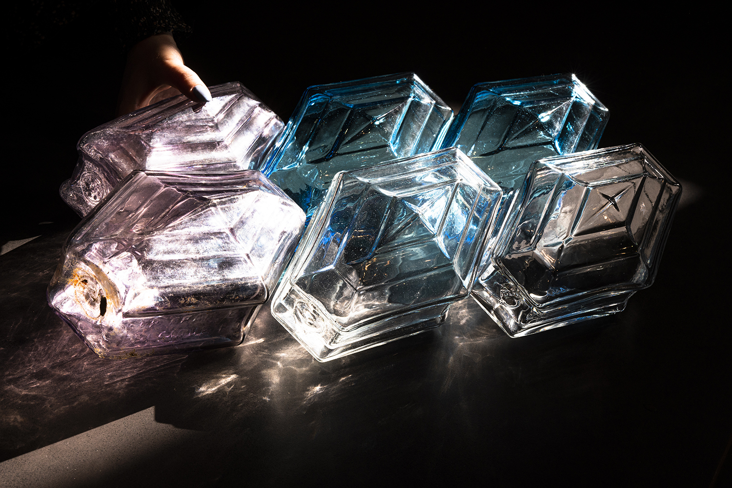 Специалисты столичного Музея архитектуры им. Щусева совместно с научно-производственной командой NWGlass.lab из Санкт-Петербурга воссоздали историческую формулу стеклоблоков Фальконье