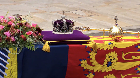 С Елизаветой II попрощались члены семьи, мировые лидеры и народ