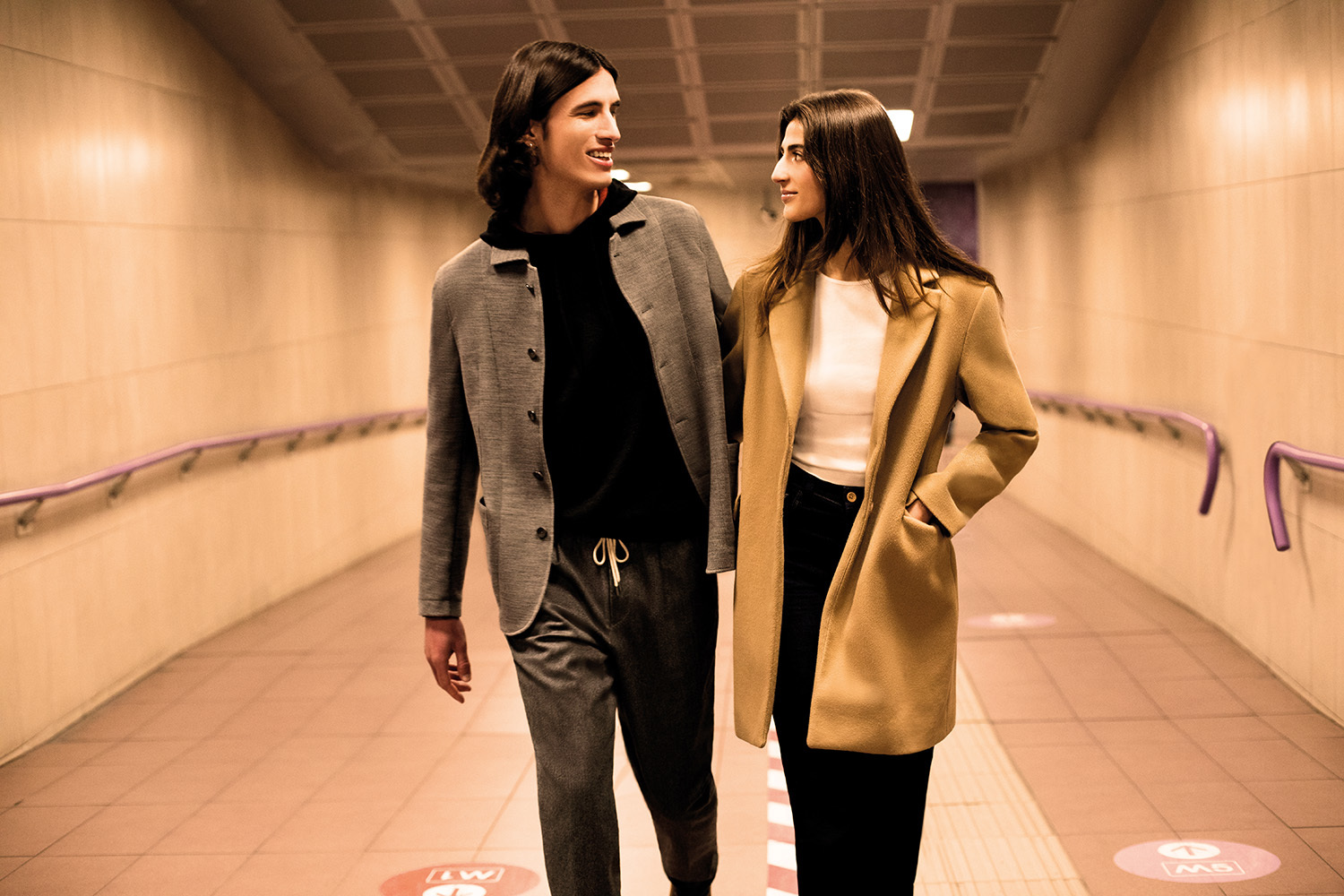 На мужчине – брюки City из мериносовой шерсти