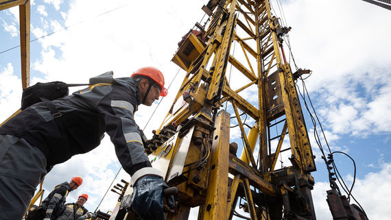 ОПЕК+ резко сократила квоты на добычу нефти и продлила сделку до 2024 года