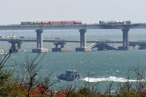 Аксенов заявил, что на Крымском мосту разрешен проезд только легкового транспорта