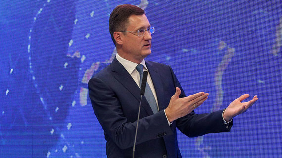 Новак заявил о сокращении инвестиций в нефтегазовую отрасль на $400 млрд в год