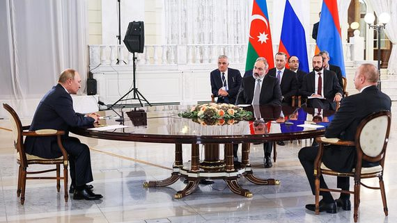 Россия примиряет Армению и Азербайджан