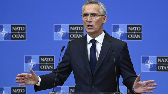 НАТО не отказывается от контактов с Москвой, подчеркнул Столтенберг, отметив, что основную роль в них играют связи по линии военных