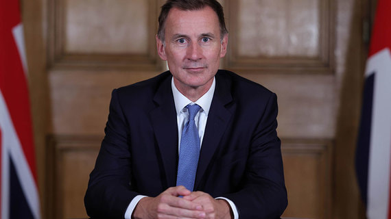 Глава Минфина Великобритании признал погружение экономики страны в рецессию
