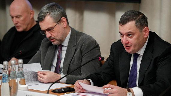 Александр Хинштейн (справа) объяснил, почему нужно усилить ответственность за ЛГБТ-пропаганду