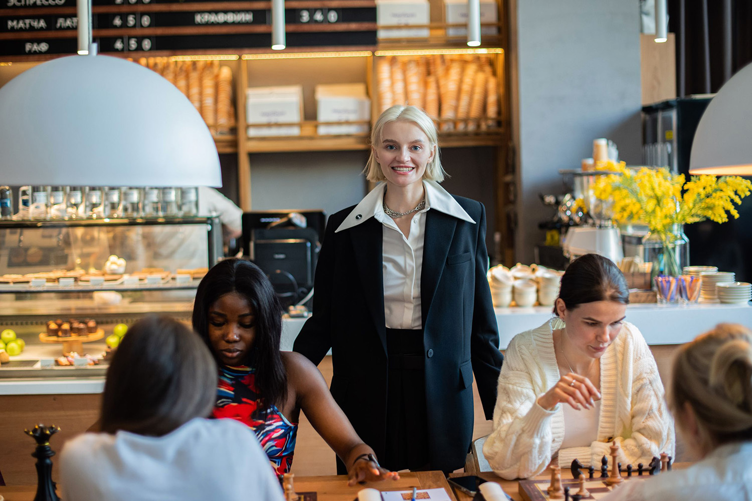 Кристина Войцеховская со слушателями курса «Ход королевы»