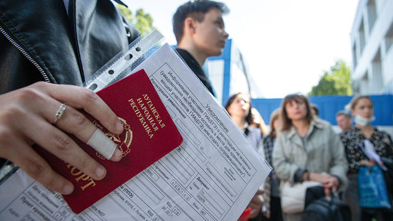 В прошедшую приемную кампанию университеты принимали абитуриентов из ДНР и ЛНР на основании их школьных аттестатов по квотам