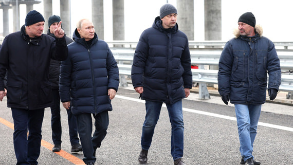 Песков объяснил выбор Mercedes для поездки Путина по Крымскому мосту