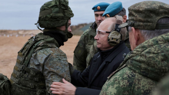 Путин пообещал решить проблемы с экипировкой в зоне СВО при их наличии