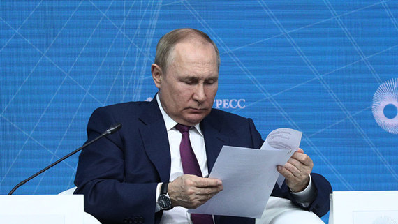 Богатырь вместо Бэтмена: Путин поручил выпускать сувениры с российскими героями