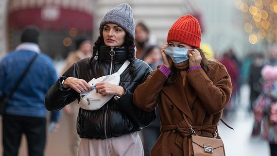 Масочный режим и самоизоляцию из-за роста заболеваемости ковидом и свиным гриппом не возвращают, но медики рекомендуют придерживаться этих норм