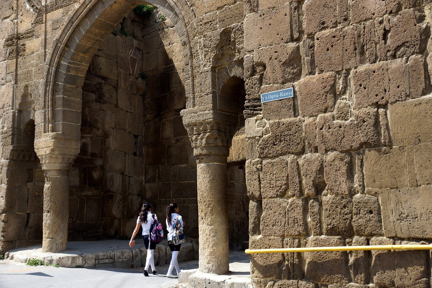 Значительно увеличился спрос на бронирования в Дагестане. На фото – ворота «Орта-капы» в древнем Дербенте