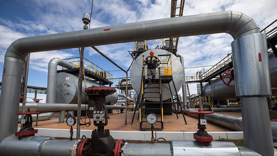 Новак спрогнозировал падение добычи нефти в России в 2023 году на 5-6%