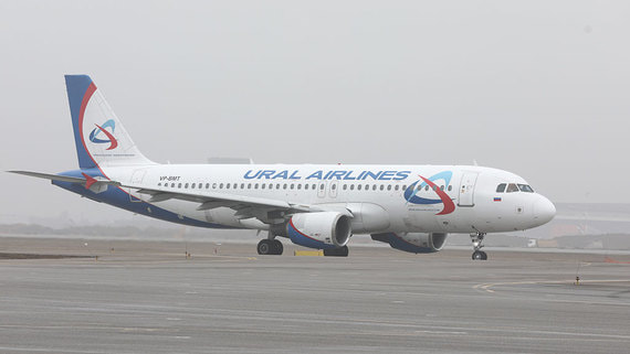«Уральские авиалинии» эвакуировали пассажиров самолета после возгорания пауэрбанка
