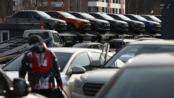 Мантуров сообщил о снижении продаж автомобилей на 50%