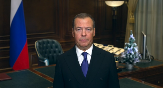 Медведев назвал фразу «Своих не бросаем» девизом уходящего года