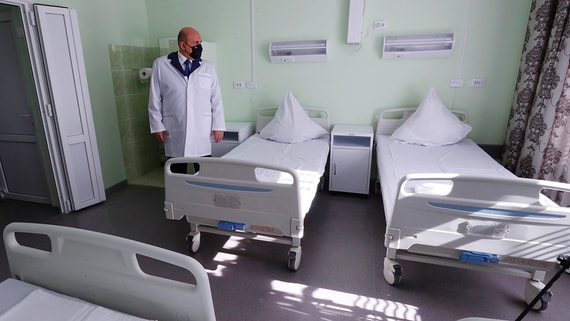 По словам премьера Михаила Мишустина, число госпитализаций можно назвать основным показателем опасности вируса, но пока рост заболеваемости не привел к резкой заполняемости коек в больницах