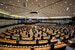 Члены Европейского парламента аплодируют после выступления пережившей холокост Марго Фридландер (в центре сзади) в Европейском парламенте в Брюсселе