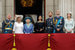 В 2013 г. изменился порядок престолонаследия. Королева подписала закон, который установил равные права для представителей британской королевской семьи обоих полов по старшинству. Раньше первоочередным правом пользовались наследники по мужской линии.На фото: принц Чарльз, принц Эндрю, Камилла, герцогиня Корнуольская, британская королева Елизавета II, Меган Маркл, принц Гарри, принц Уильям и его жена Кейт, герцогиня Кембриджская