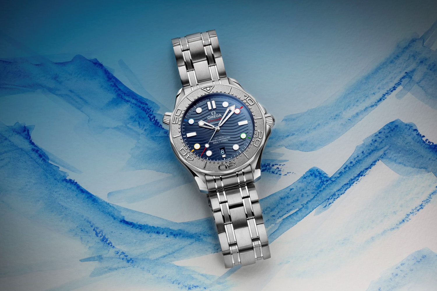 Минутные указатели Beijing 2022 Special Edition на отметках 2, 4, 8, 10 и 12 часов окрашены в пять цветов олимпийских колец