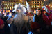 Люди встречают Новый год в Казани.