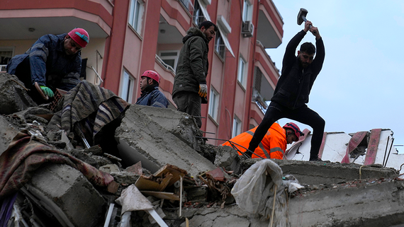 Свыше 1700 человек погибли при землетрясении в Турции
