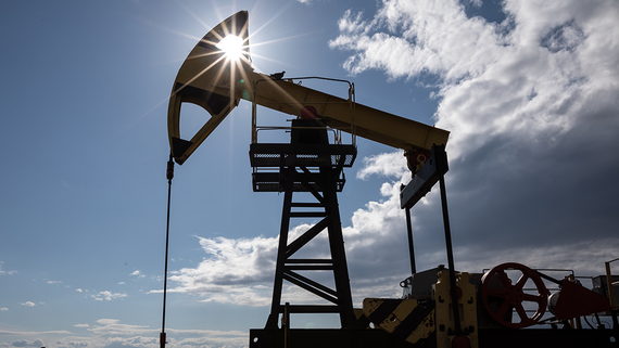 Нефть дорожает на обещаниях Новака снизить добычу