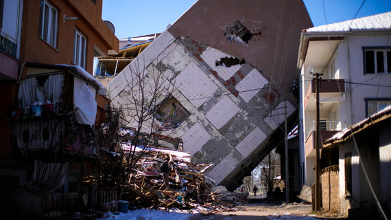 Число погибших из-за землетрясений в Турции превысило 35 000