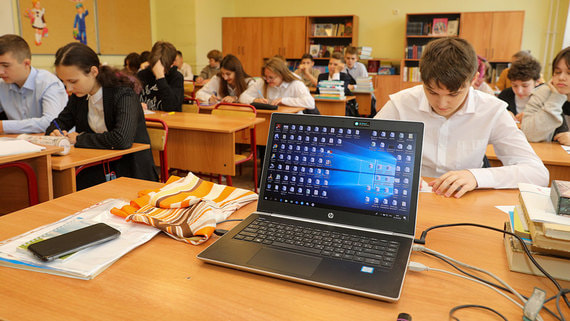 Минцифры дважды оплатило операторам подключение школ к интернету