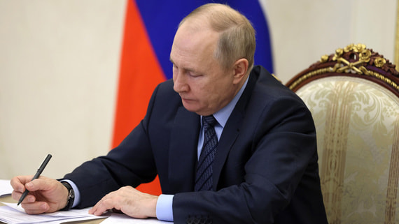 Путин внес в Госдуму проект о приостановке участия России в СНВ-III