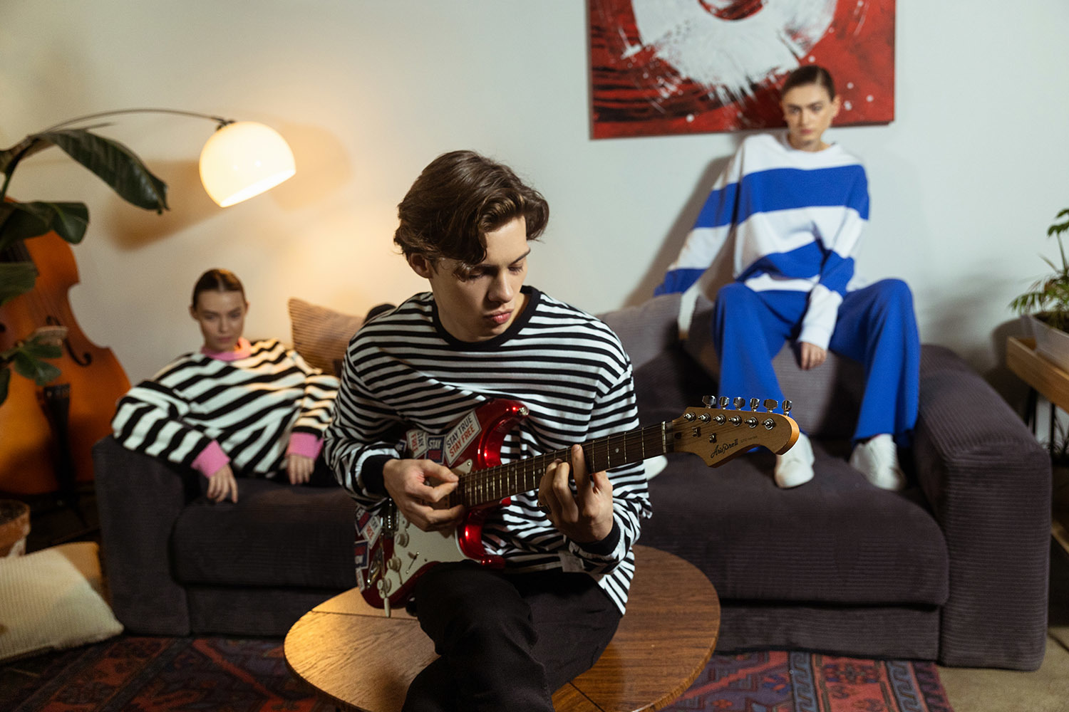 Новая коллекция – микс визуальных образов конца 90-х и начала 2000-х