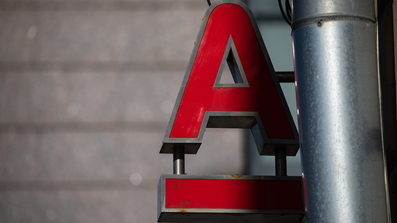 В Альфа-банке подтвердили подготовку к сделке с долями Фридмана и Авена