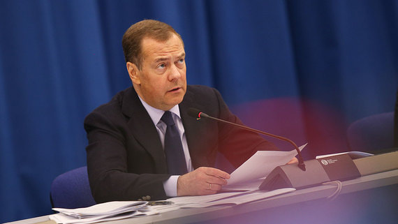 Медведев провел совещание по набору на контрактную службу