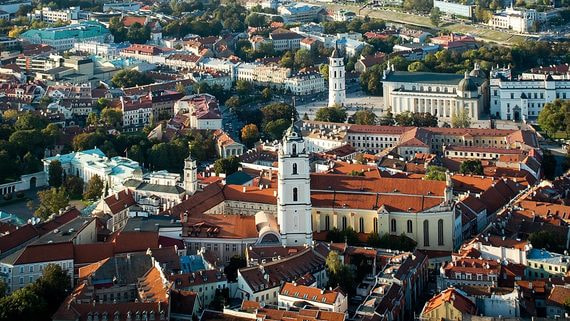 Россиянам практически запретили покупать недвижимость в Литве