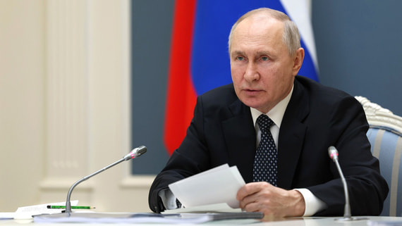 Путин поручил включить работы советских писателей в школьную программу